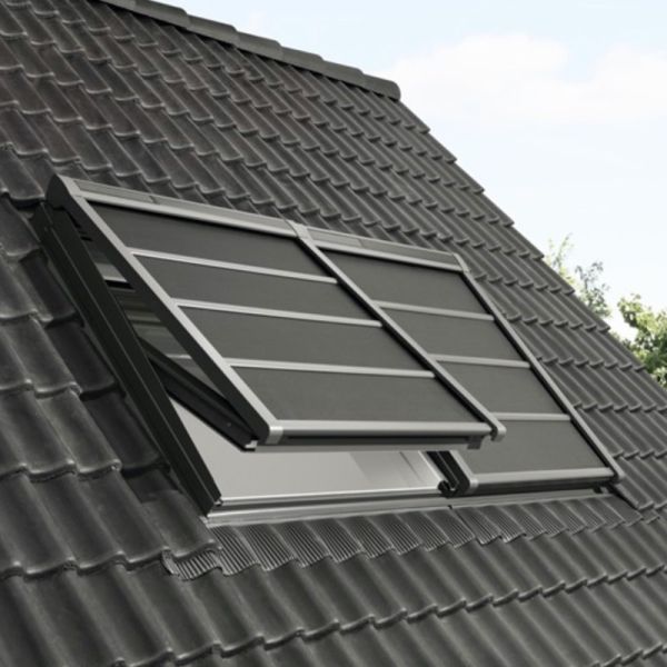 Velux Hővédő fényzáró roló - napelemes működtetésű (SSS)