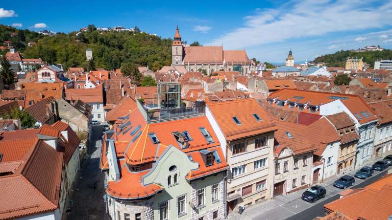 VELUX ablakokon át a brassói panorámára