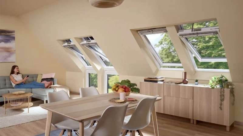 VELUX elektromos működtetésű tetőablakok: új standard a kortárs építészetben
